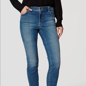 🆕Ann Taylor Loft Curvy Skinny Ankle Jeans